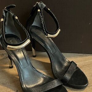 Rachel Roy Elegant Black Heels with Gold Accents